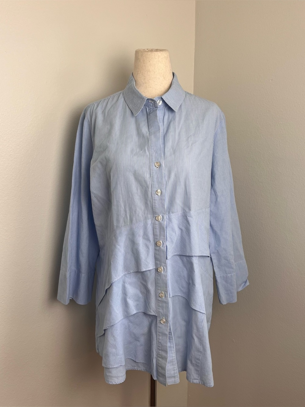 Finley Jenna Button Up Poplin Tunic Top. Size M